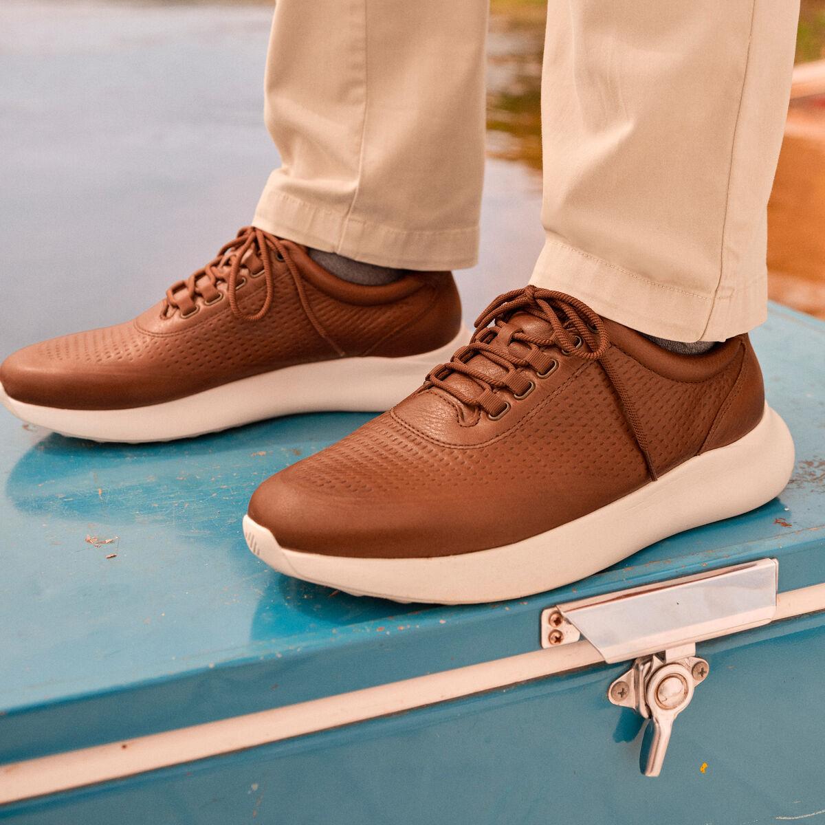 Amherst 2.0 Embossed U-Throat image number null