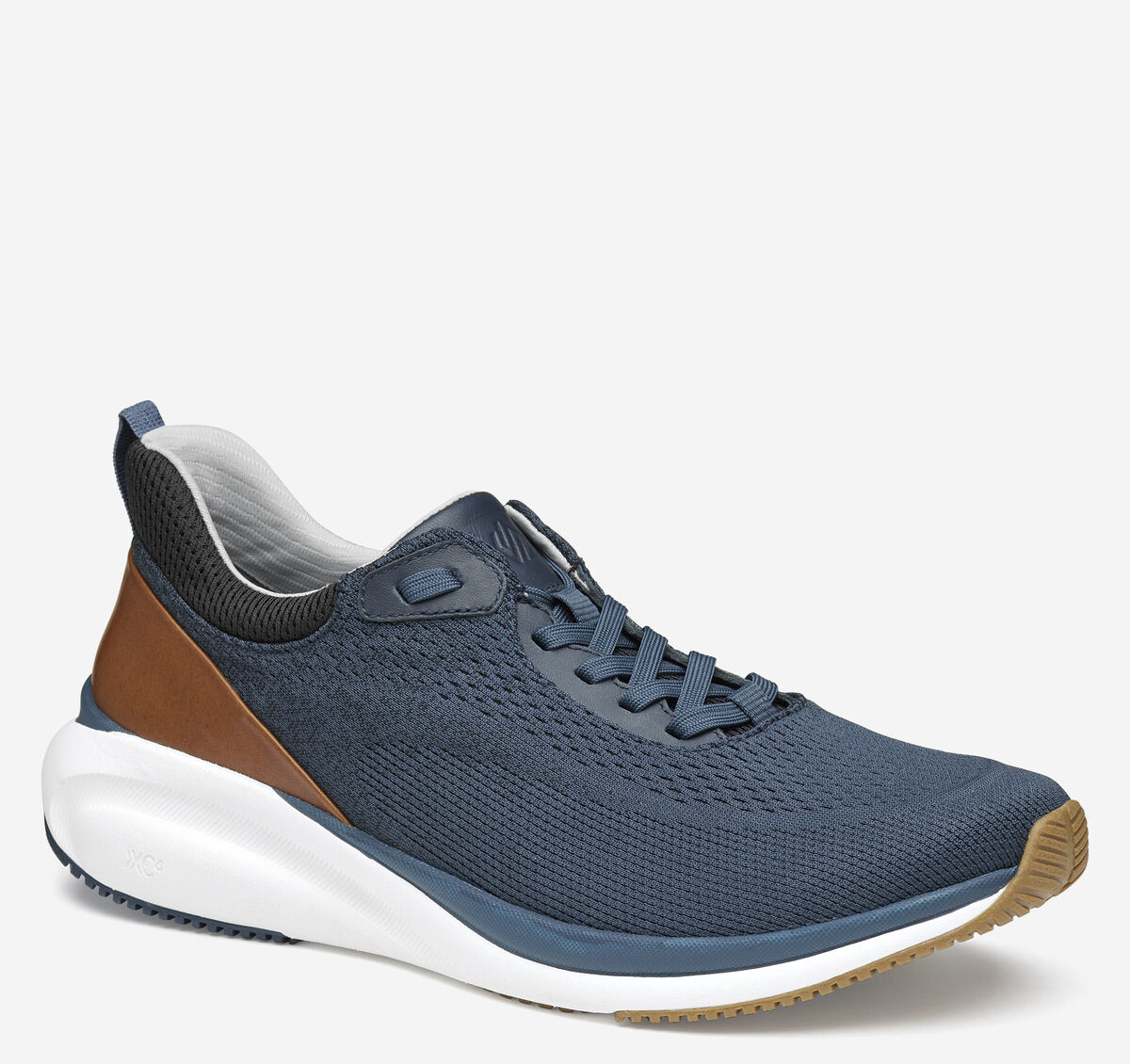 XC4&reg; TR4-Sport Hybrid image number null