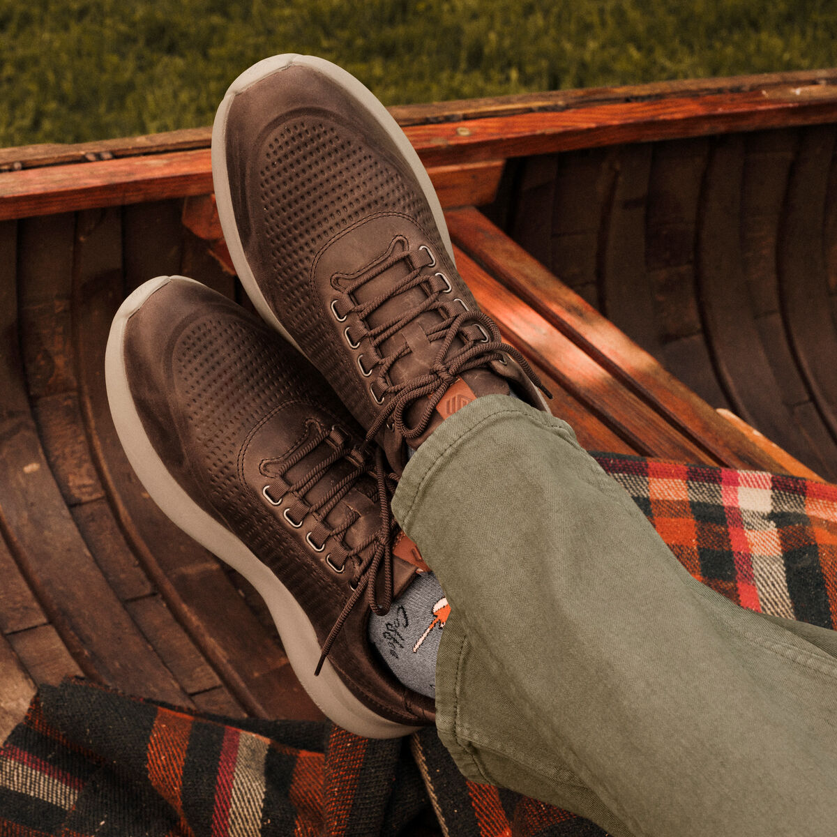 Amherst 2.0 Embossed U-Throat image number null