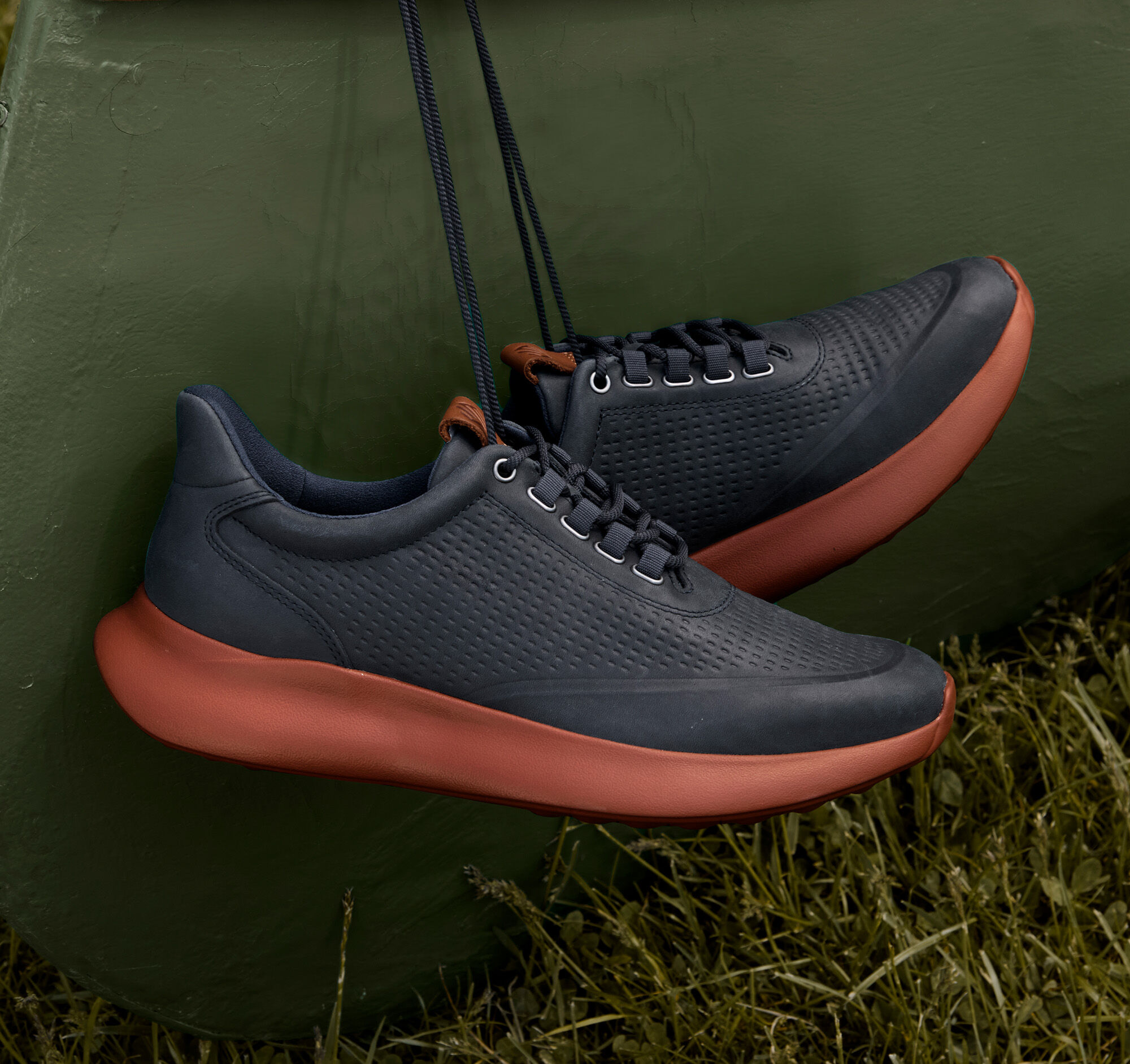 Men's Amherst 2.0 Embossed U-Throat in Navy Oiled Full Grain