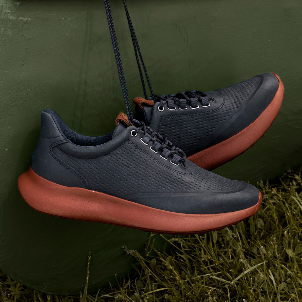 Amherst 2.0 Embossed U-Throat image number null