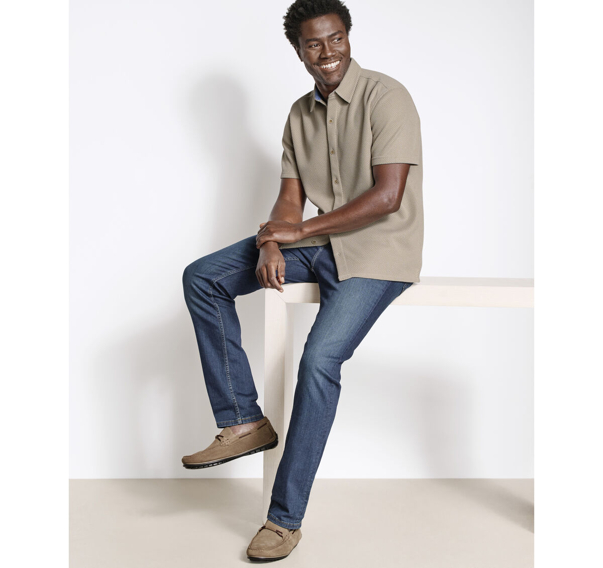 Linden Textured Short-Sleeve Shirt image number null