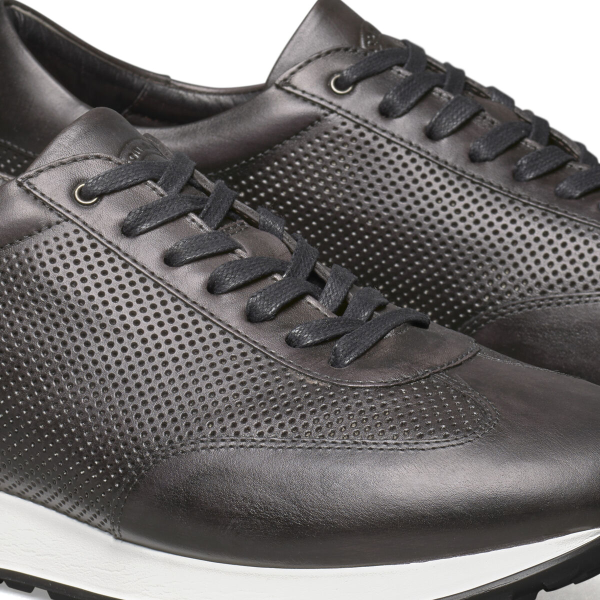 Briggs Perfed U-Throat image number null