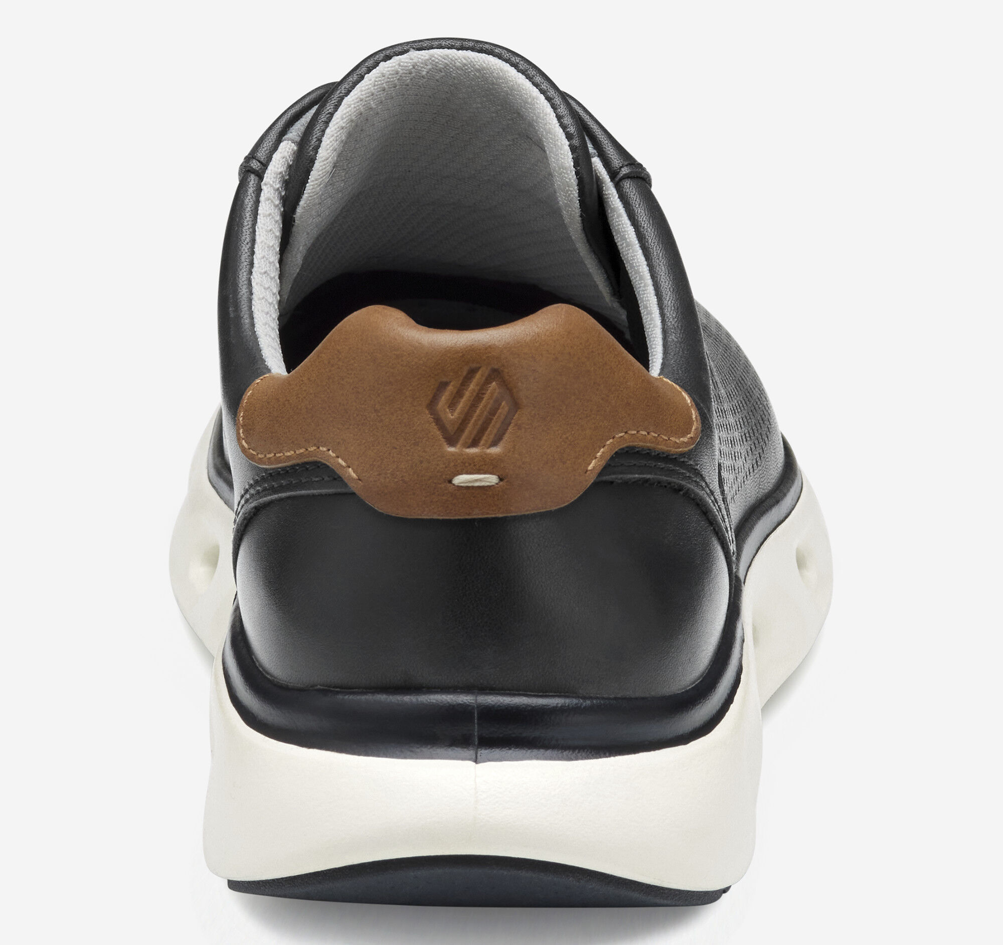 Men's Reactivate U-Throat in Black Full Grain | Johnston & Murphy