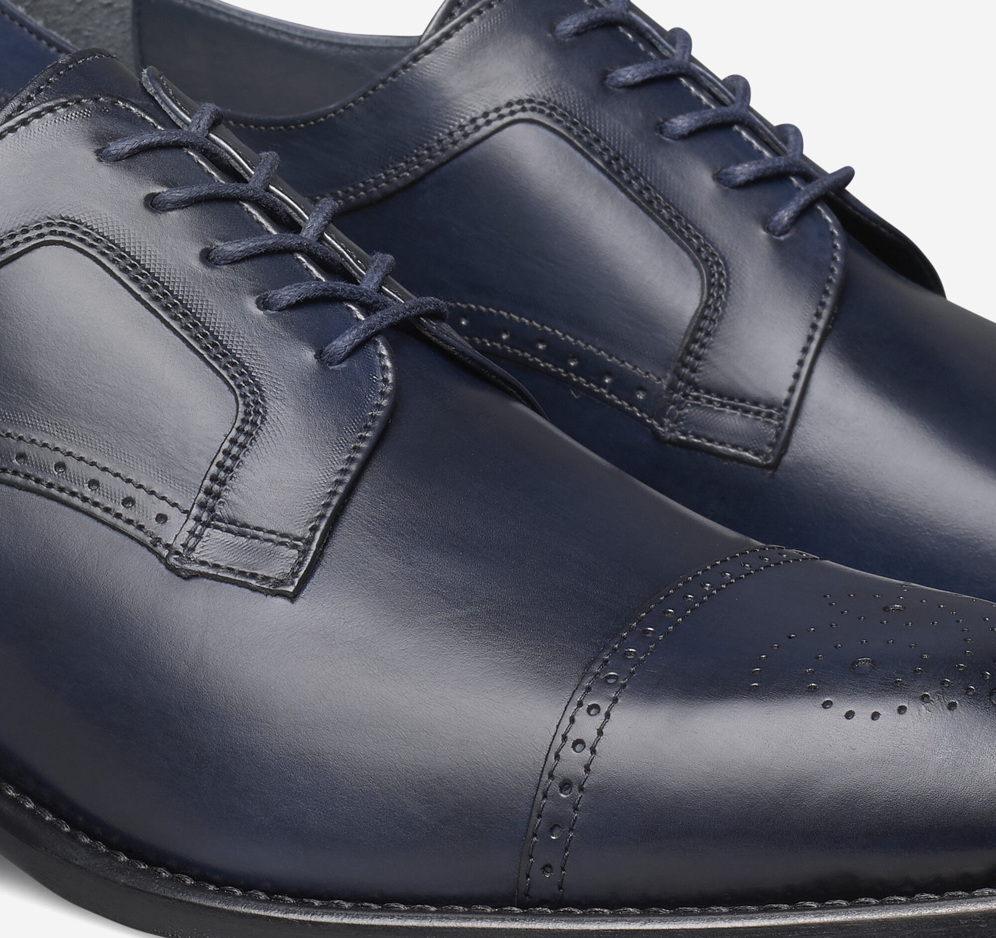 Men's Ellsworth Cap Toe in Navy Italian Calfskin | Johnston & Murphy