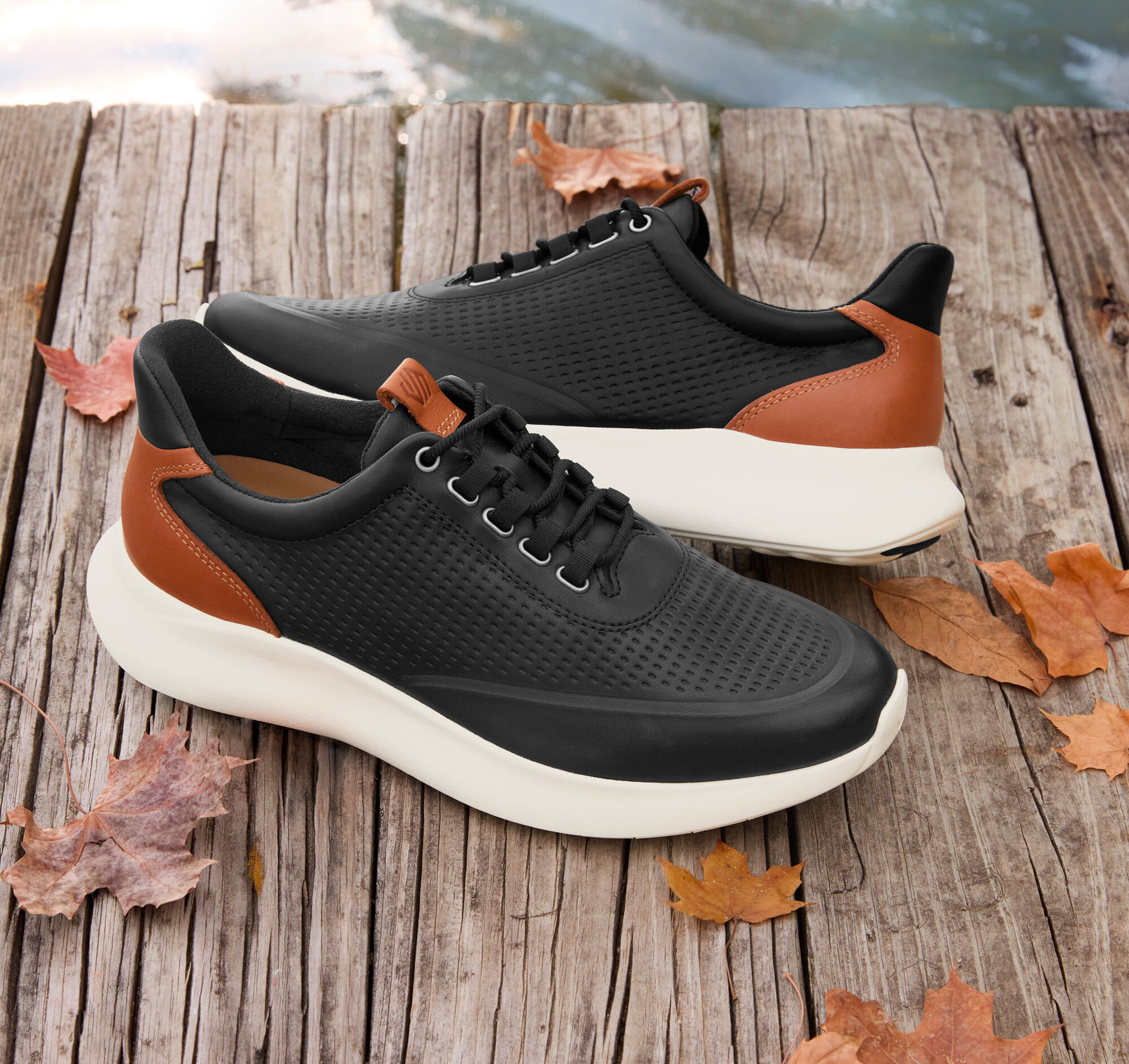 Men's Amherst 2.0 Embossed U-Throat in Black Full Grain | Johnston