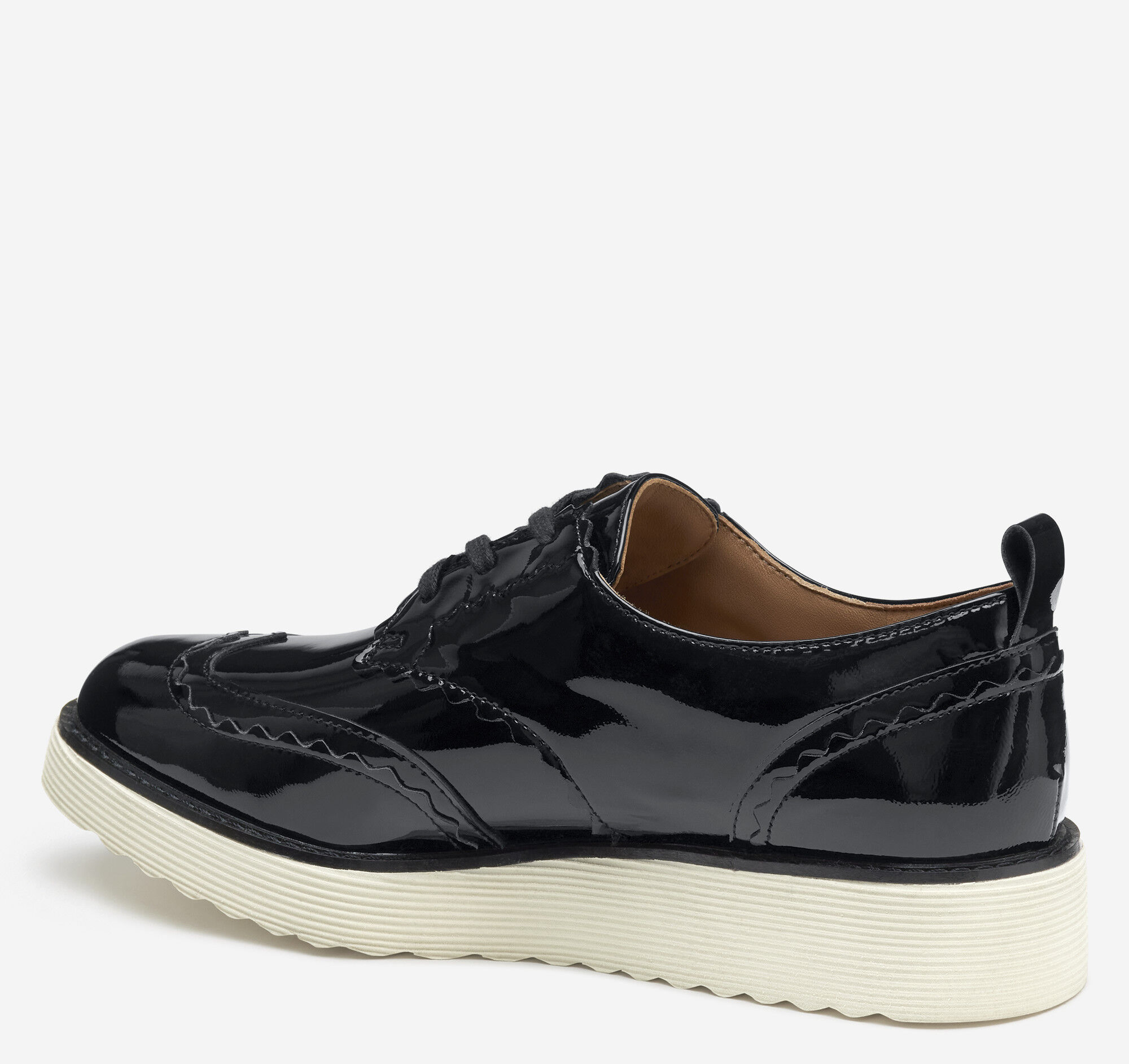 ミュシャ Women's Mitzi Scalloped Wingtip in Black Patent Leather | Johnston